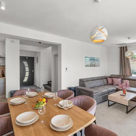 Delfin & Delfis Guest house Kukci
